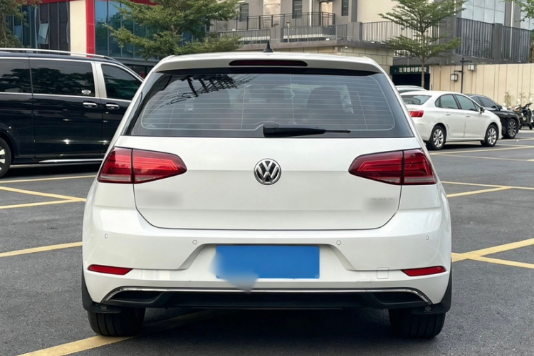 Volkswagen Golf 2019 car image #5