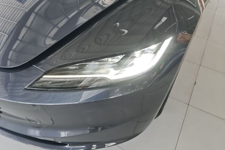 Tesla Model 3 2024 immagine di auto #20