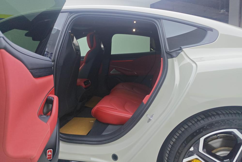 MI SU7 2024 car image #16