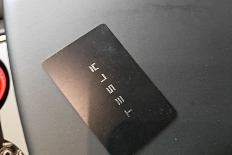 Tesla Model Y 2023 car image #9