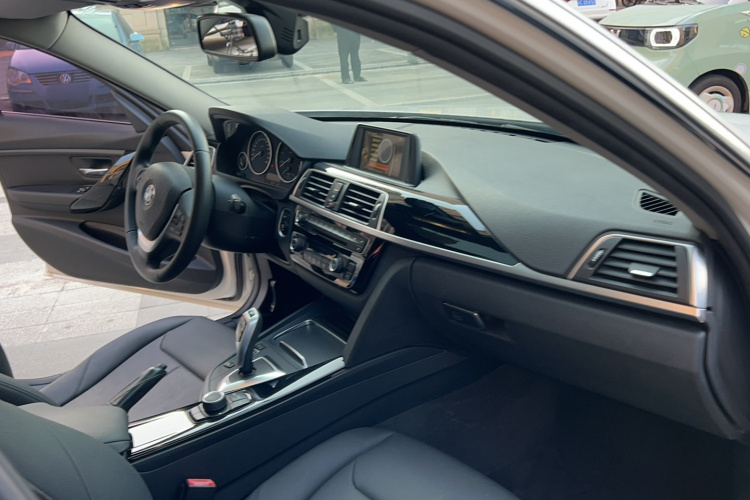 BMW 3 Series 2017 #30 BMW 3 Series 2017 immagine di auto #30