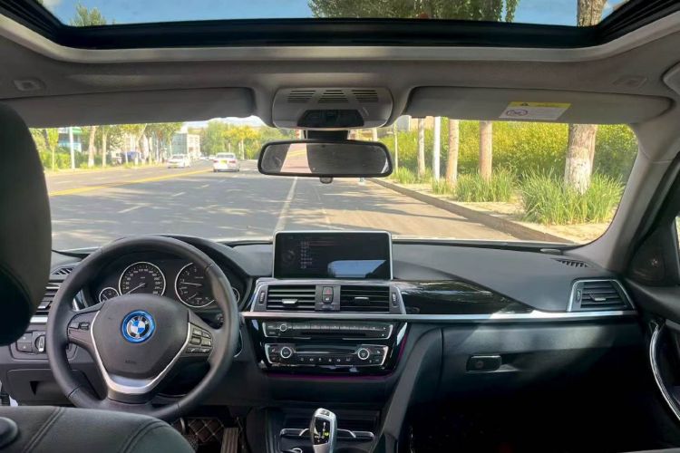 BMW 3 Series 2017 immagine di auto #9