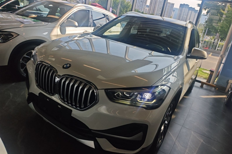BMW X1 2022 صورة سيارة #2