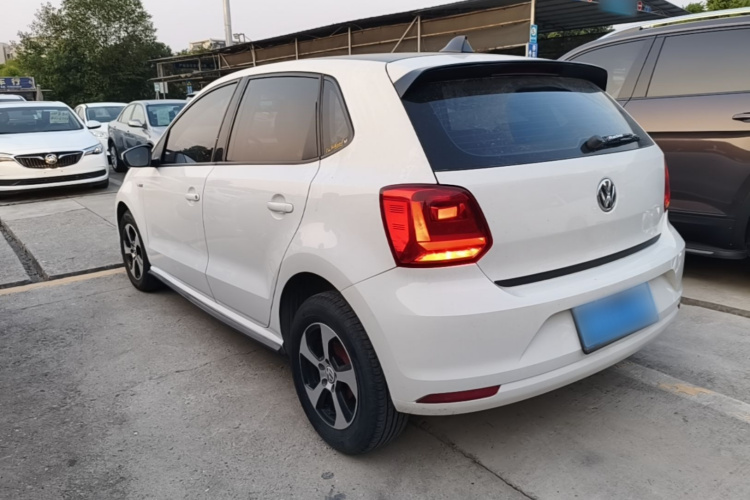 Volkswagen Polo 2016 car image #5