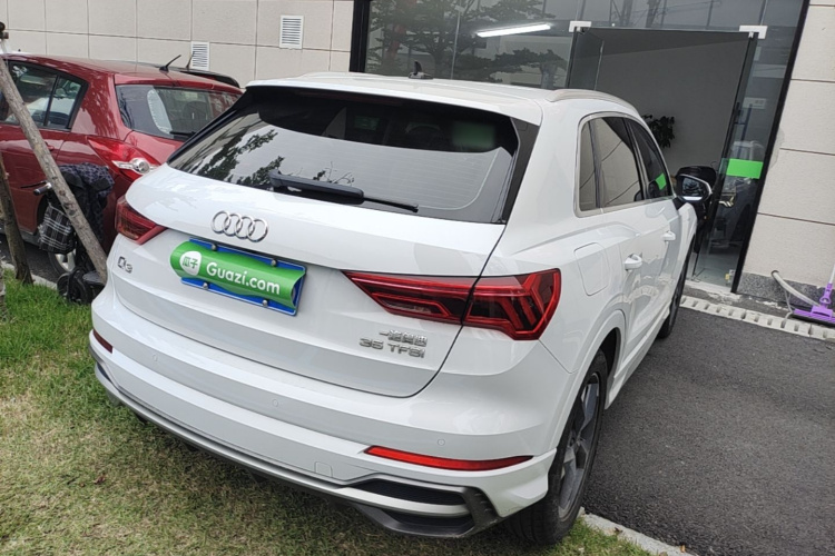Audi Q3 2020 car image #7