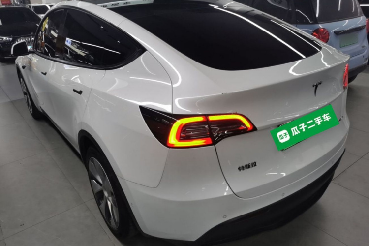 Tesla Model Y 2022 #5 Tesla Model Y 2022 car image #5