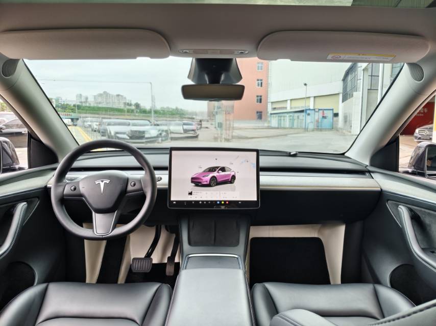 Tesla Model Y 2024 #4 Tesla Model Y 2024 car image #4
