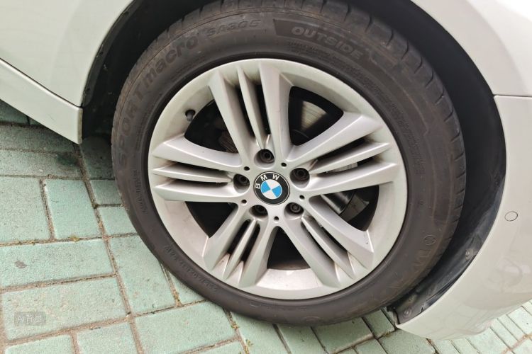 BMW 3 Series 2017 car image #9