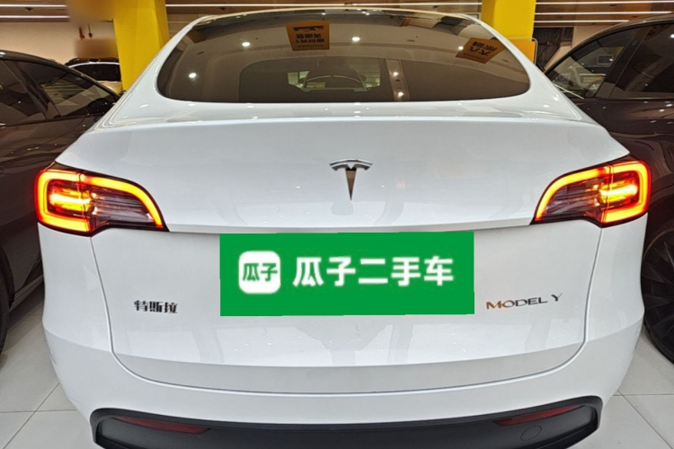 Tesla Model Y 2024 #4 Tesla Model Y 2024 immagine di auto #4