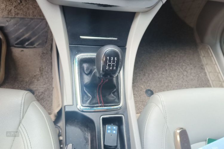 GEELY Emgrand 2016 immagine di auto #16