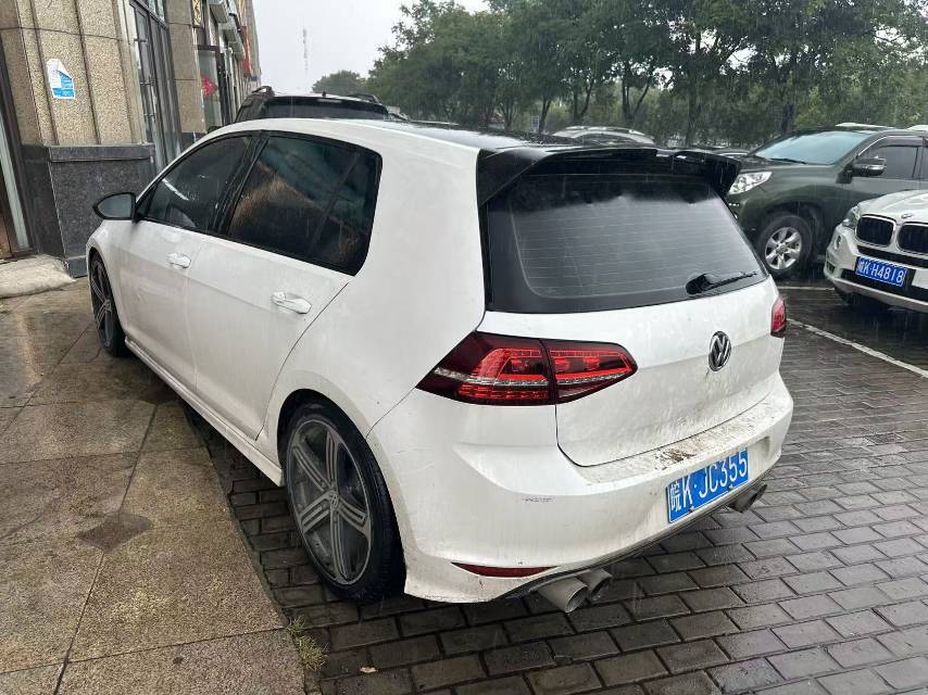 Volkswagen Golf 2017 car image #4