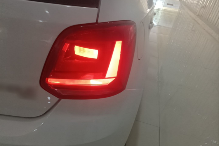 Volkswagen Polo 2018 car image #8