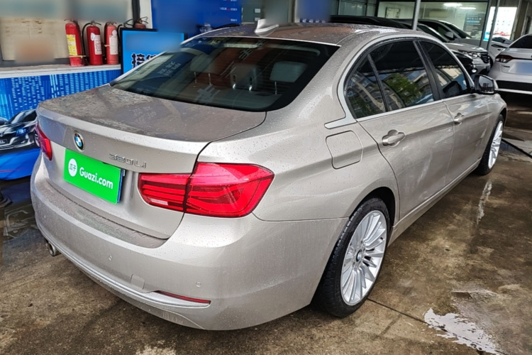 BMW 3 Series 2018 immagine di auto #7