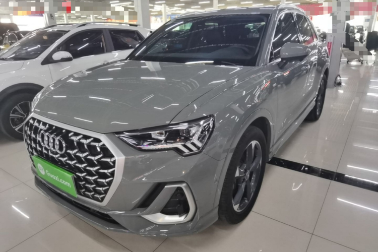 Audi Q3 2024 car image #2