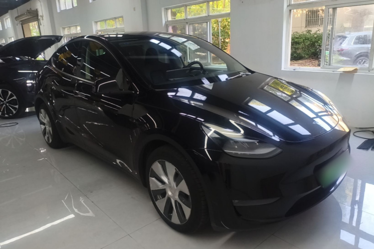 Tesla Model Y 2022 car image #6