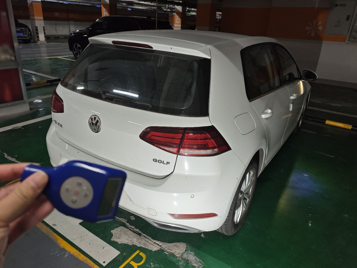 Volkswagen Golf 2018 car image #2
