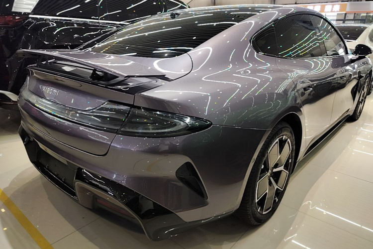 MI SU7 2025 immagine di auto #7