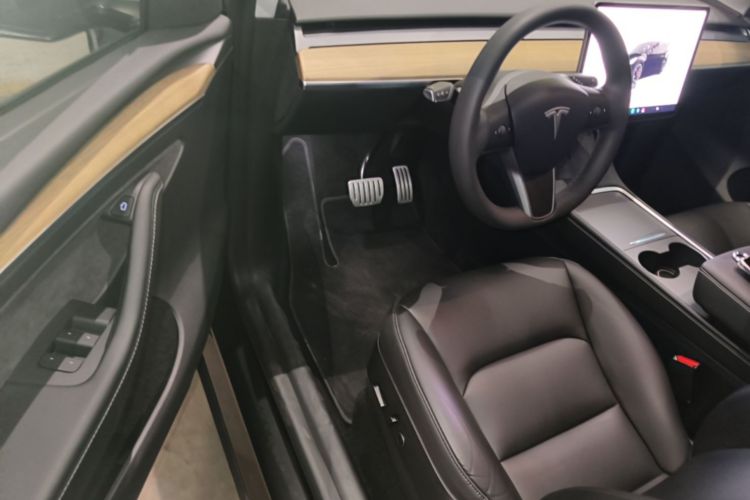 Tesla Model Y 2023 #12 Tesla Model Y 2023 car image #12