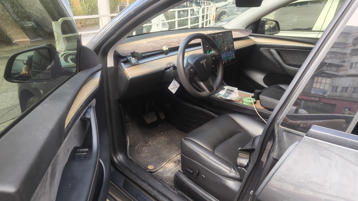 Tesla Model Y 2021 #4 Tesla Model Y 2021 car image #4