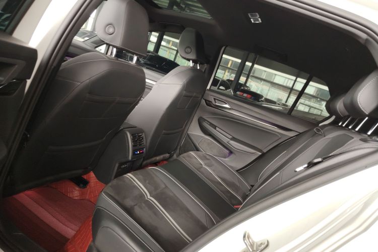 Volkswagen Golf 2023 car image #17
