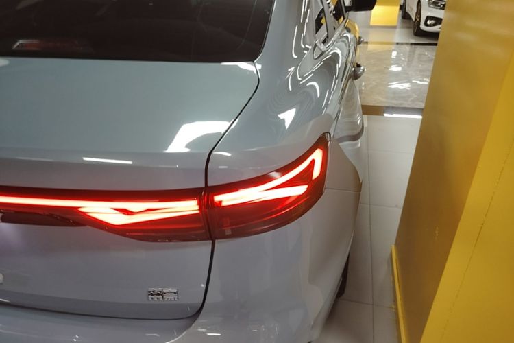 GEELY Emgrand 2024 car image #8