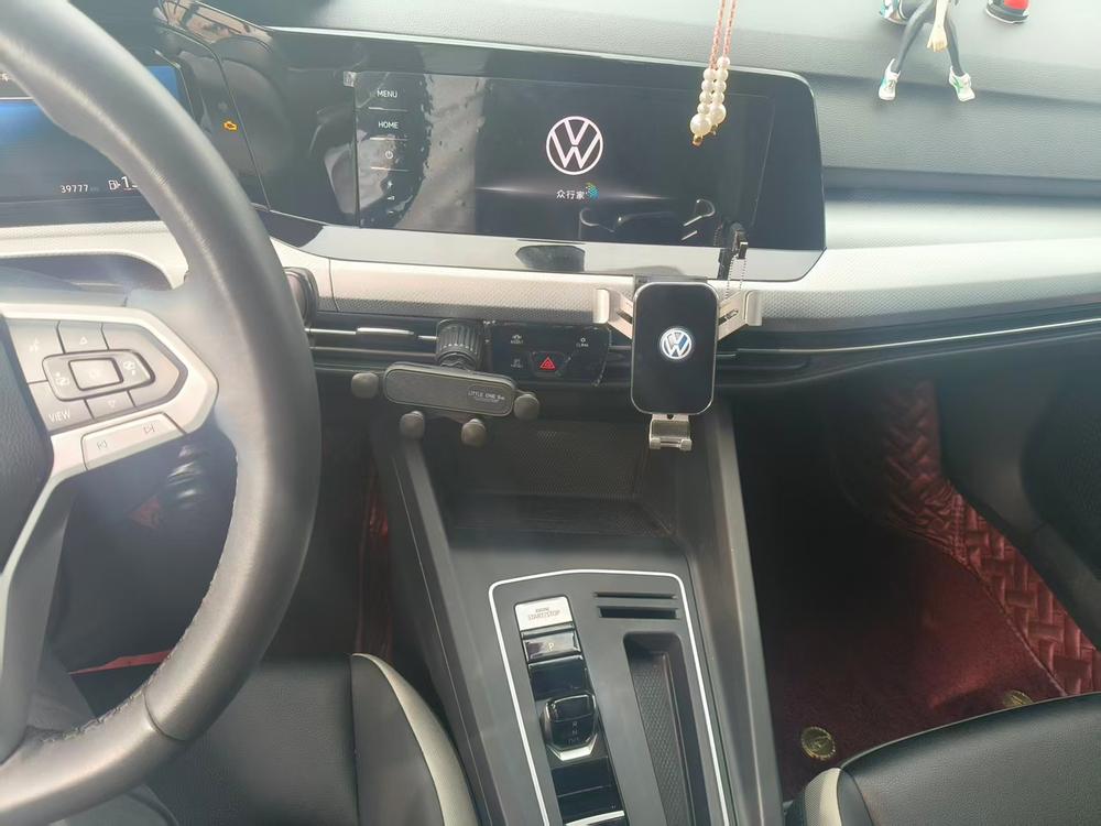 Volkswagen Golf 2023 car image #6