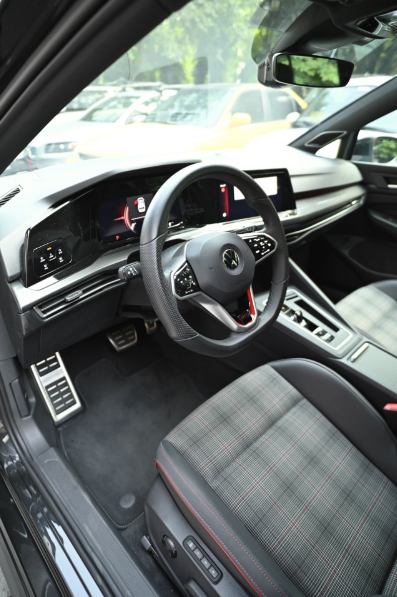 Volkswagen GolfGTI 2024 car image #8