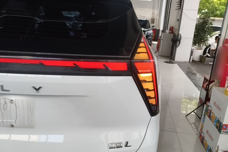 GEELY Boyue L 2023 car image #8