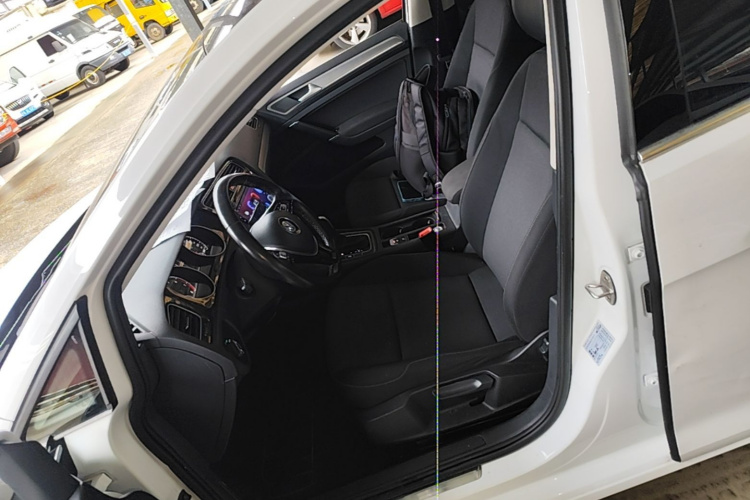 Volkswagen Golf 2020 car image #15