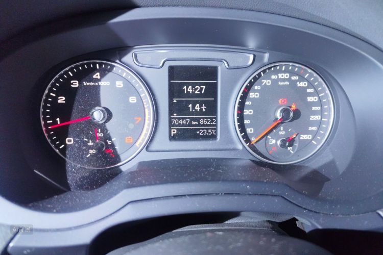 Audi Q3 2019 car image #14