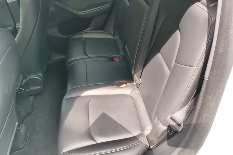 Tesla Model Y 2023 car image #17