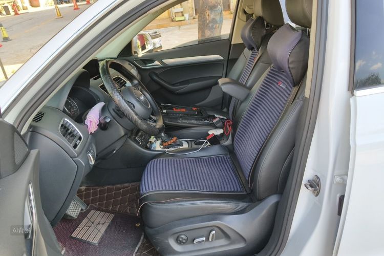 Audi Q3 2017 car image #17