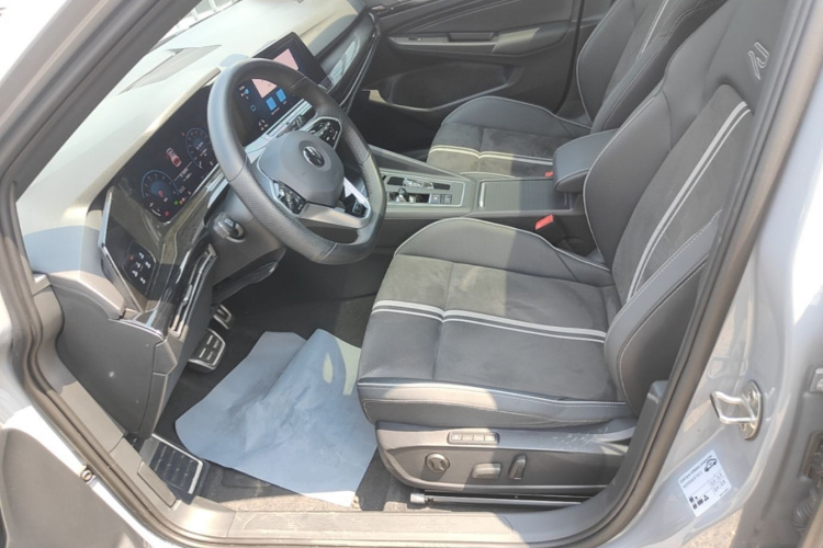 Volkswagen Golf 2024 car image #15
