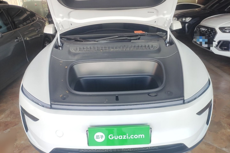 Tesla Model Y 2025 car image #20