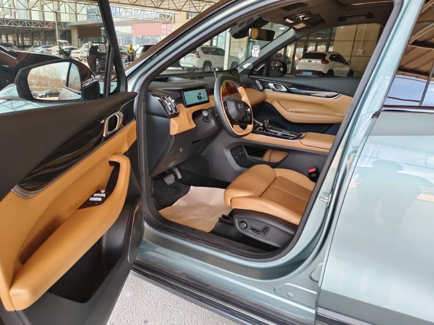 GEELY Boyue L 2025 car image #8