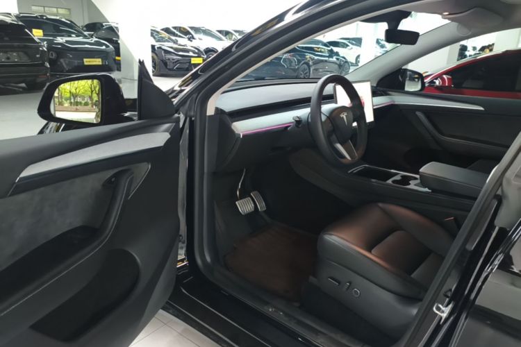 Tesla Model Y 2023 #16 Tesla Model Y 2023 car image #16