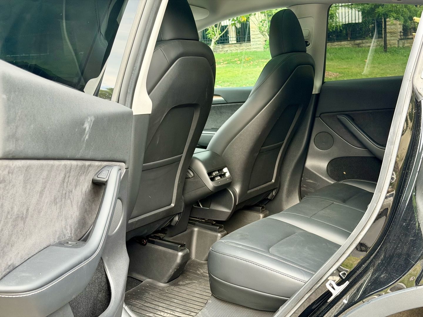 Tesla Model Y 2023 car image #10