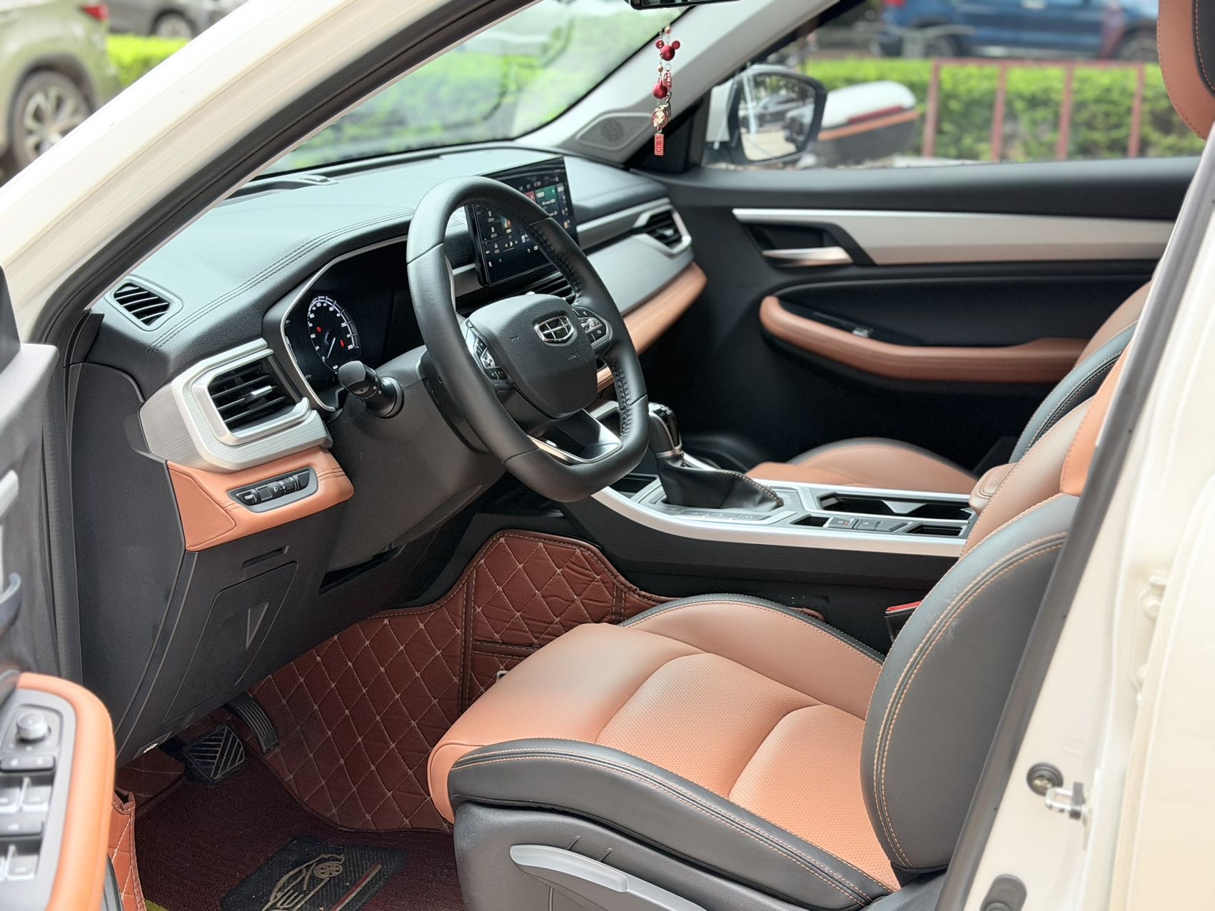 GEELY Vision X6 2021 car image #8