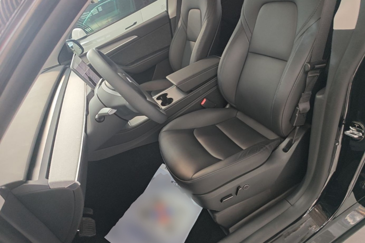 Tesla Model Y 2023 #19 Tesla Model Y 2023 car image #19