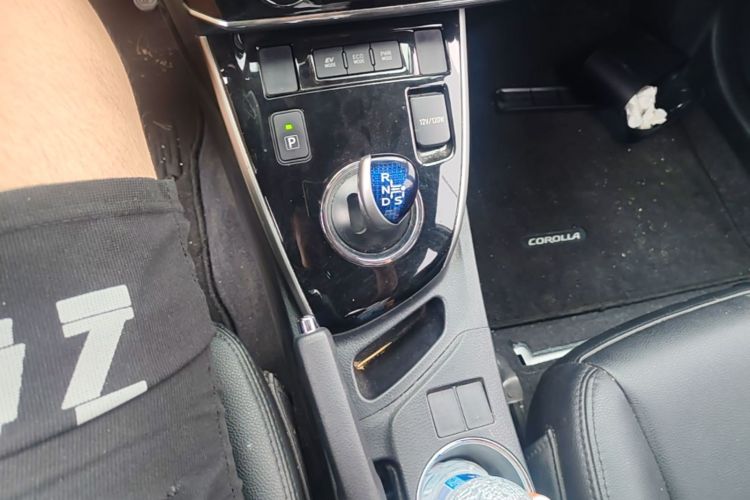 Toyota Corolla 2017 car image #16