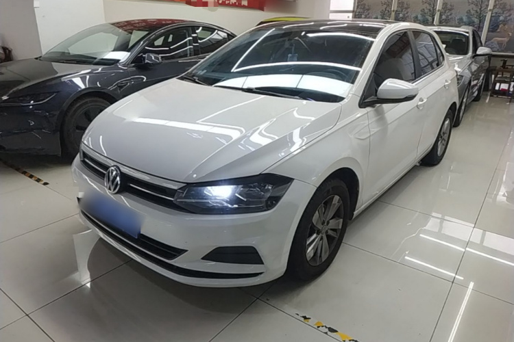 Volkswagen Polo 2021 car image #2
