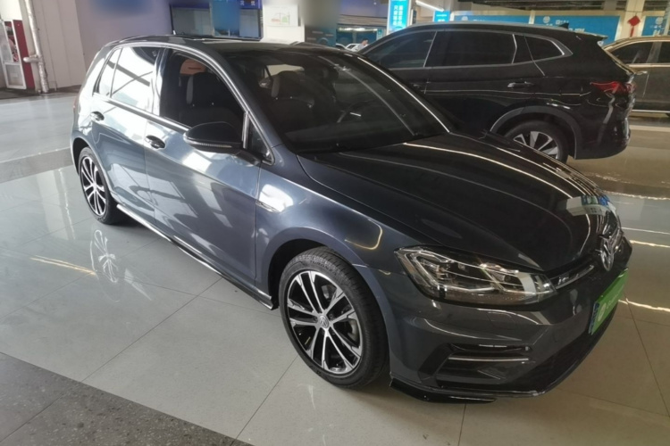Volkswagen Golf 2019 car image #5