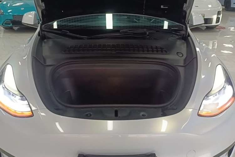 Tesla Model Y 2023 immagine di auto #20