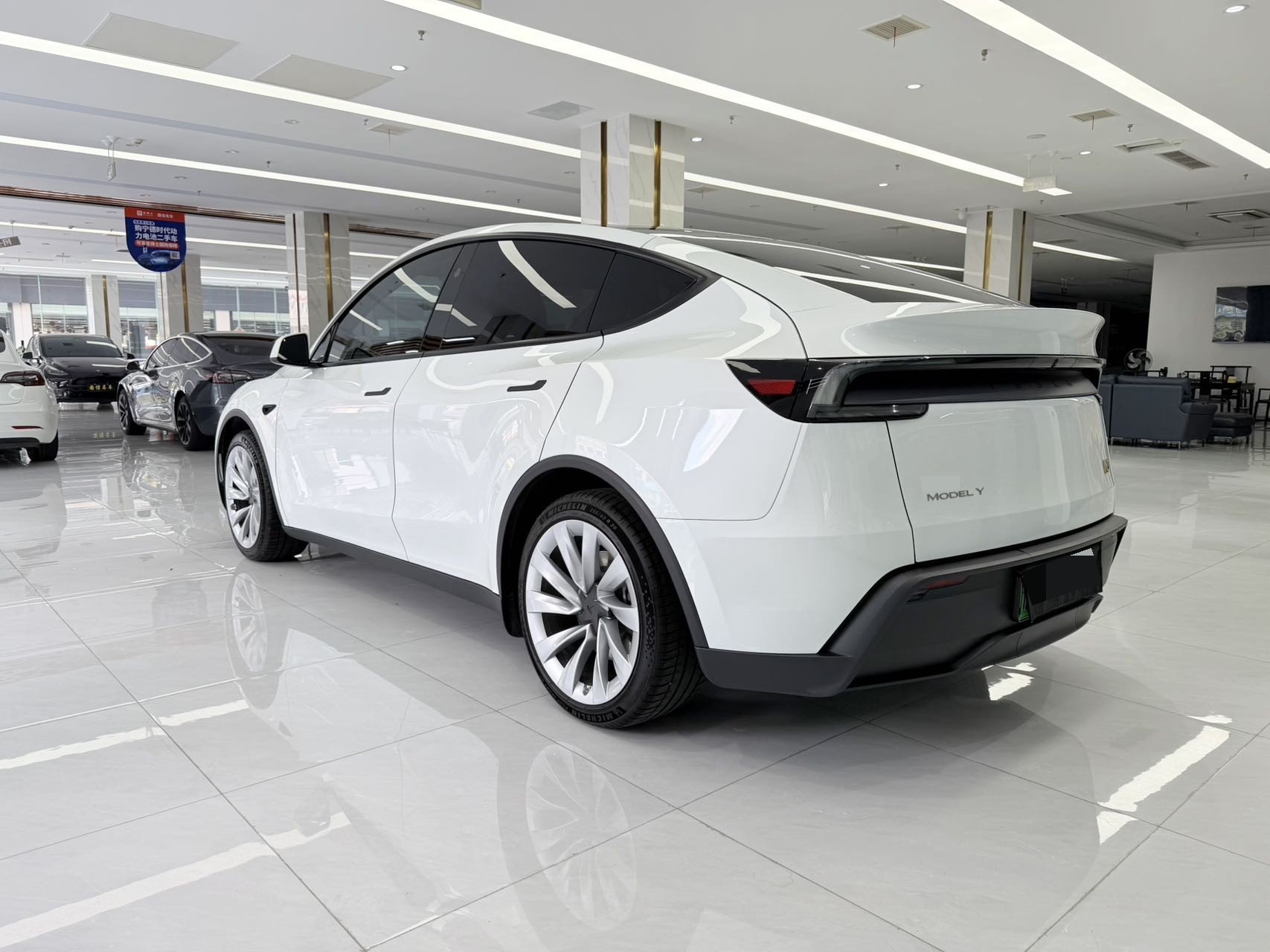 Tesla Model Y 2026 car image #3