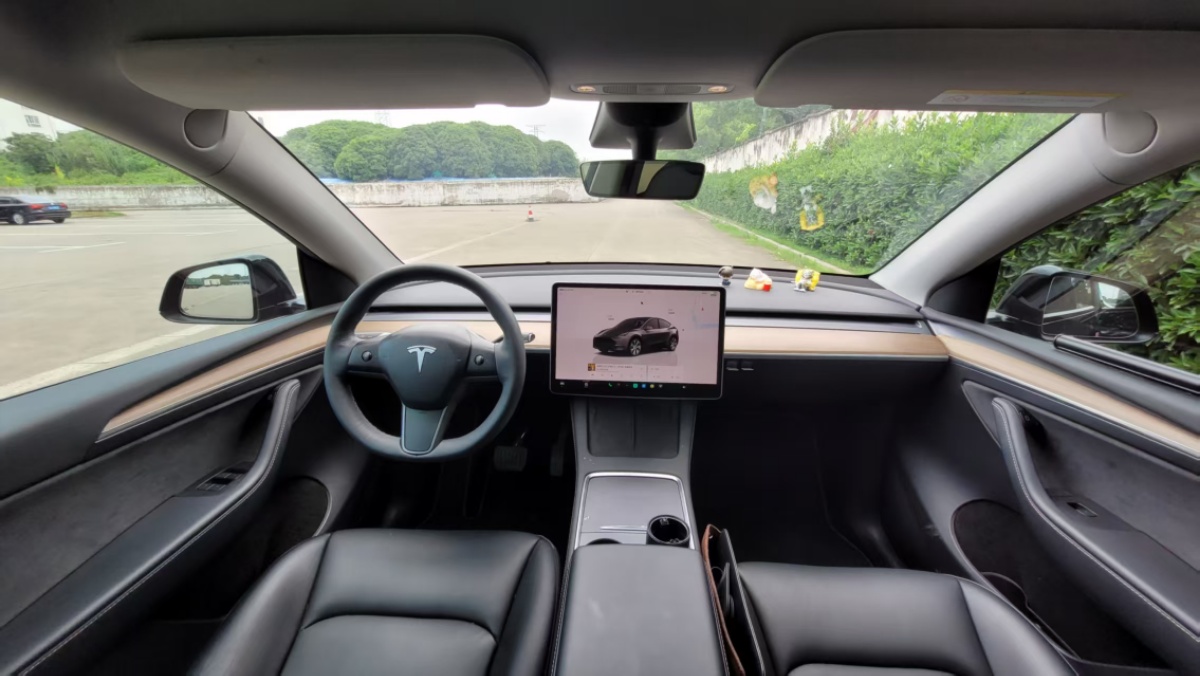 Tesla Model Y 2022 #5 Tesla Model Y 2022 car image #5