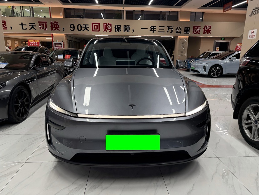 Tesla Model Y 2025 #2 Tesla Model Y 2025 car image #2