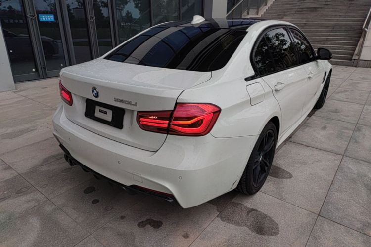 BMW 3 Series 2018 immagine di auto #5