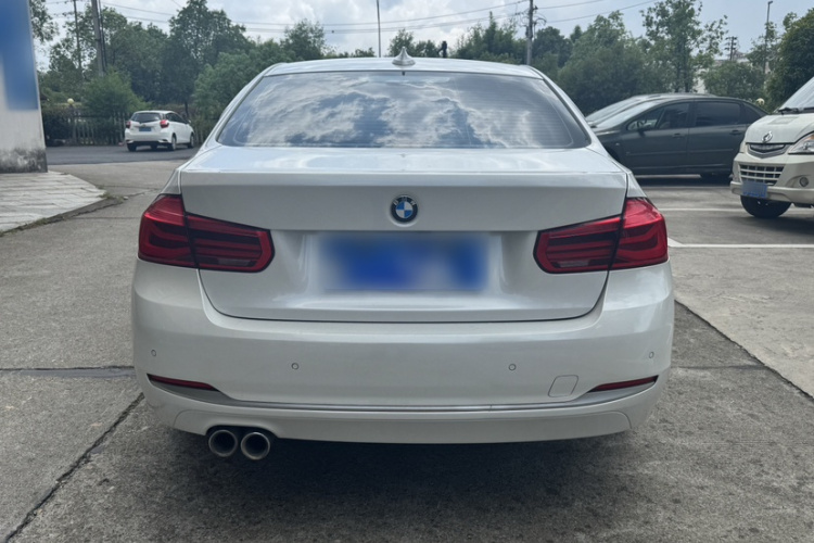BMW 3 Series 2018 #6 BMW 3 Series 2018 car image #6