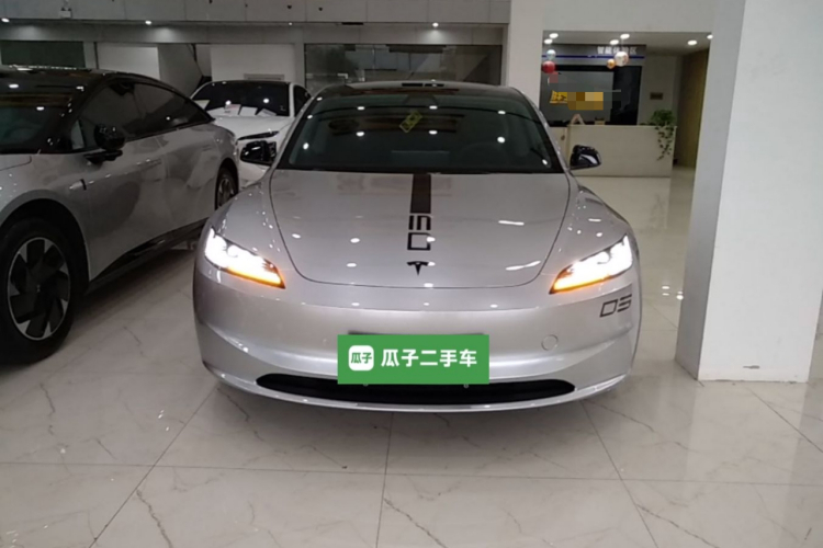 Tesla Model 3 2025 car image #3