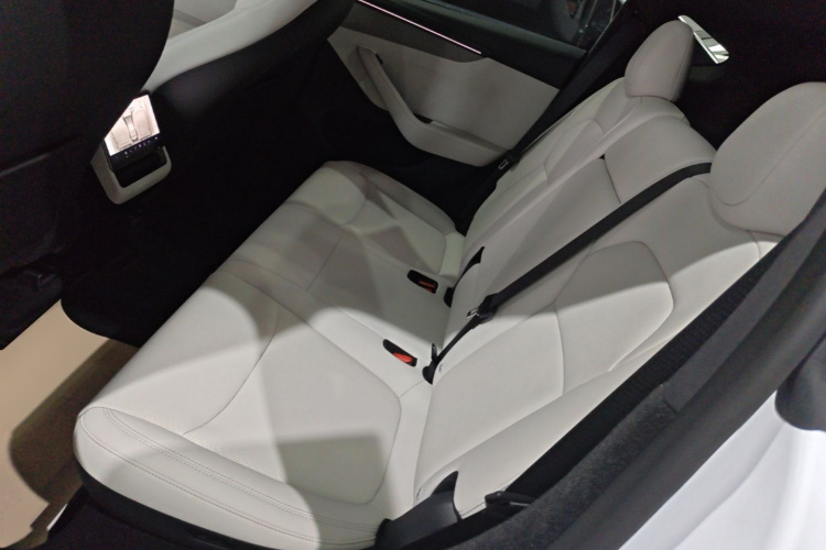 Tesla Model Y 2026 car image #17